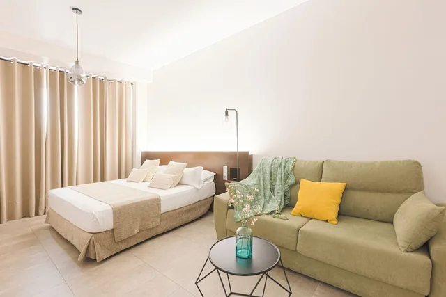 غرفة عائلية رباعية بسرير كوين مع أريكة، Aacr Monteolivos Hotel 2/4