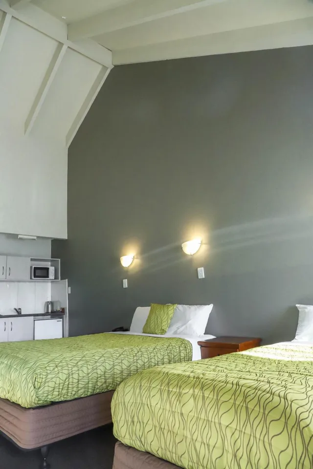 جناح عائلي بغرفة نوم واحدة بجاكوزي، Airport Manor Inn 3/9
