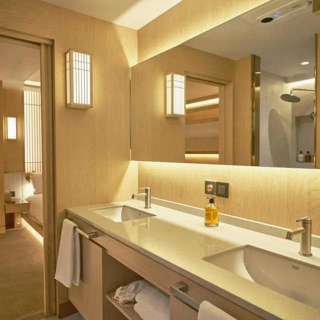 Spa, Family, Bunk Beds, UH Continental CenterPoint 1/1