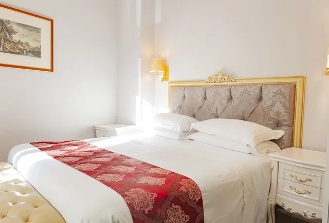 غرفة عائلية رباعية بسرير كوين وسرير فردي مع أريكة، Villa Royal 1/3
