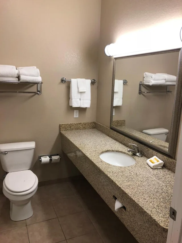 جناح بسرير كينج لذوي الإعاقة، Americas Best Value Inn Suites Gun Barrel City 4/5