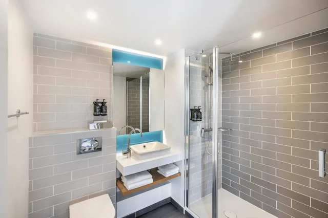 غرفة بسريرين منفصلين مع أريكة، Holiday Inn Express Paris - Poissy, an IHG Hotel 5/7