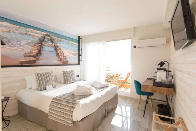 غرفة سوبيريور بسرير كينج بإطلالة على البحر، Best Western Plus Hotel Canet-Plage 3/10