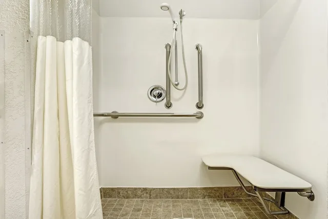 Standard, Queen Bed, Accessible, Days Inn By Wyndham Faribault 5/5