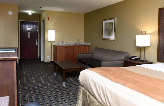 Suite, King Bed, Best Western Zachary Inn 1/2