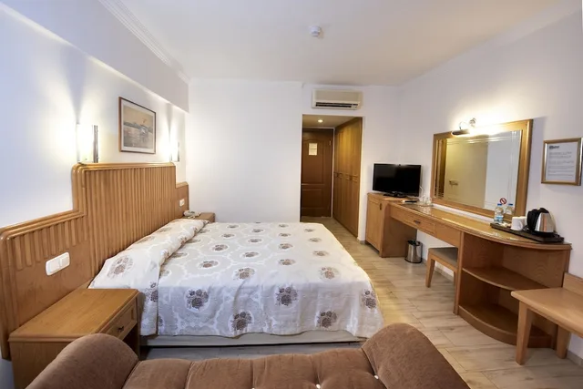 غرفة قياسية بسرير مزدوج أو سريرين منفصلين بإطلالة على الحديقة بشرفة، Belcehan Deluxe Hotel 4/9