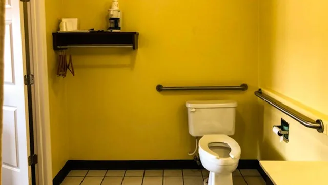 Room, King Bed, Smoking, Accessible, Western Motel 8/9