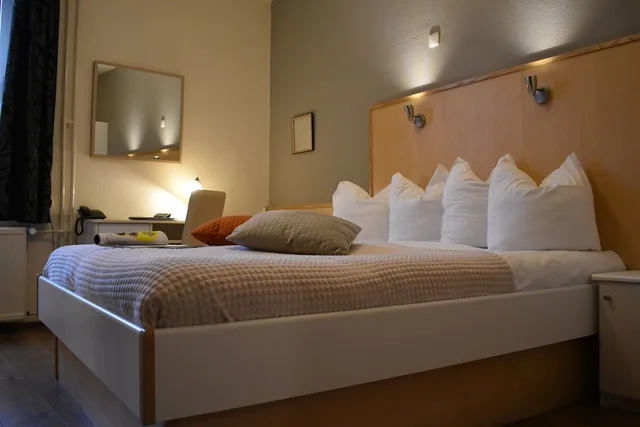غرفة كلاسيكية بسرير فردي، Hotel Atlanta 1/4
