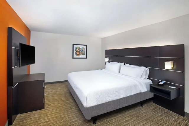 غرفة قياسية بسرير كينج لذوي الإعاقة، Holiday Inn Express And Suites Locust Grove 5/7