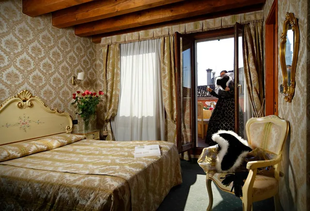 غرفة بسرير مزدوج بإطلالة، Hotel Gorizia A La Valigia 1/6