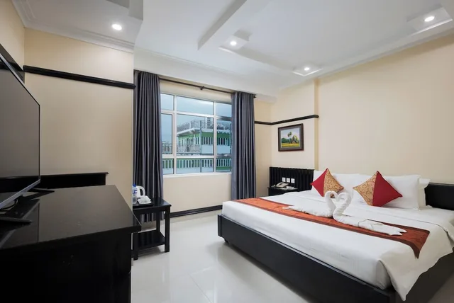 غرفة عائلية بسرير كينج وسريرين منفصلين، SALITA HOTEL 1/10