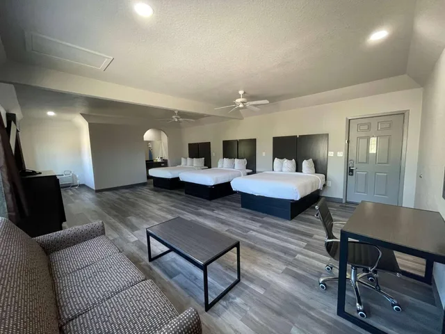 جناح تنفيذي بسرير كوين، Days Inn Dickinson Tx 5/6
