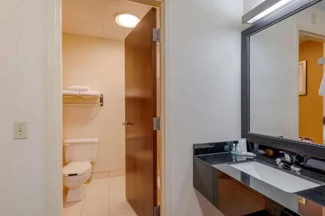 غرفة قياسية بسريرين كوين، Quality Inn and Suites Sandusky 5/7