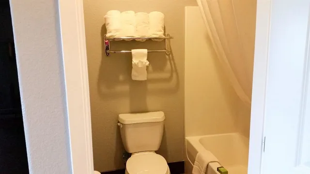 غرفة ديلوكس بسريرين كوين، Studio6 Beeville, TX 3/8