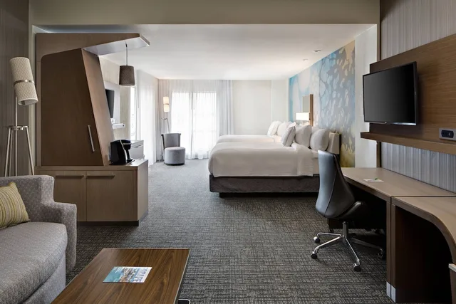 غرفة بسريرين كوين مع أريكة لذوي الإعاقة، Courtyard Houston Northwest Cypress 2/2