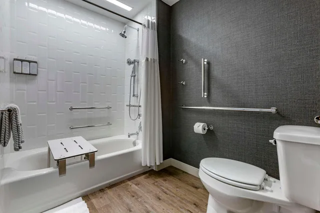 غرفة بسرير كوين لذوي الإعاقة، Cambria Hotel Austin Airport 5/5