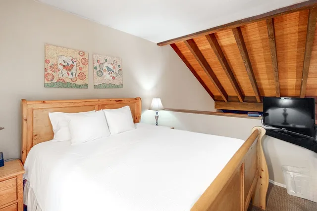 Loft, Studio, King Bed، Aston Lakeland Village 1/1