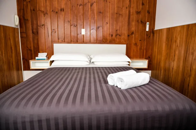 Standard, Queen Bed, HOBART TOWER MOTEL 1/4