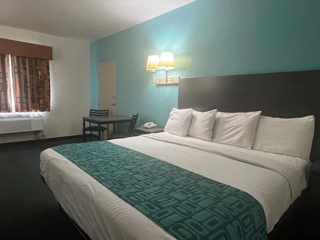 غرفة سوبيريور بسرير كينج للمدخنين، Howard Johnson By Wyndham Galveston 2/10