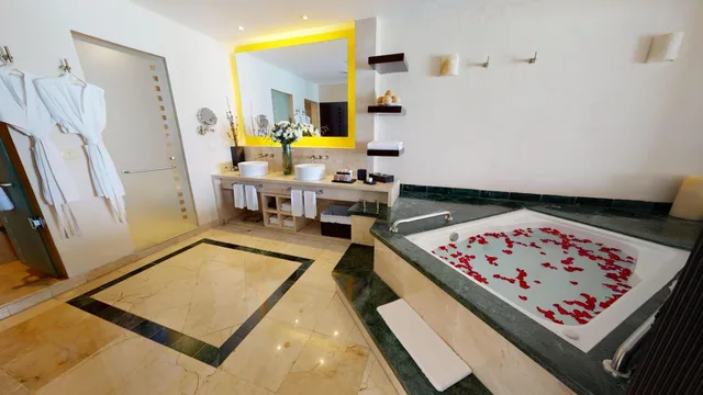 جناح ملكي بسرير كينج، Grand Park Royal Cancun All Inclusive 7/7