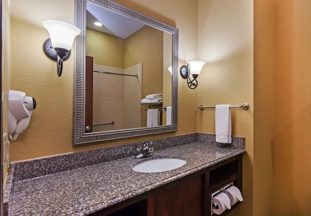 جناح بسرير كينج وسرير كوين مع أريكة، Holiday Inn Express Hotel And Suites Corpus Christi Nw Calallen 2/3