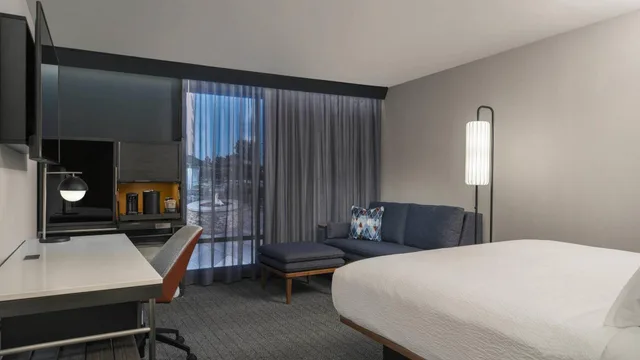 غرفة بسرير كينج، Courtyard by Marriott San Diego Miramar 3/6