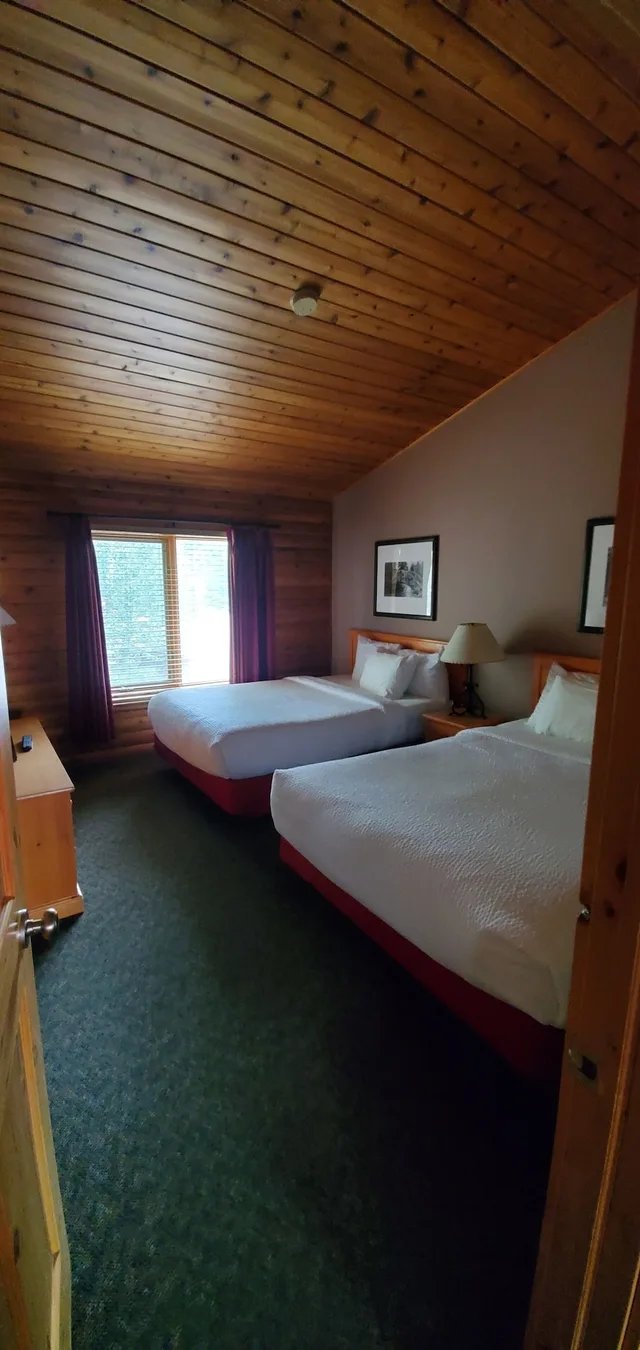 Cedar, Loft, Lodge, Suite, 3 Queen Beds, 2 Queen Beds, Sofa، Miette Mountain Cabins 4/5