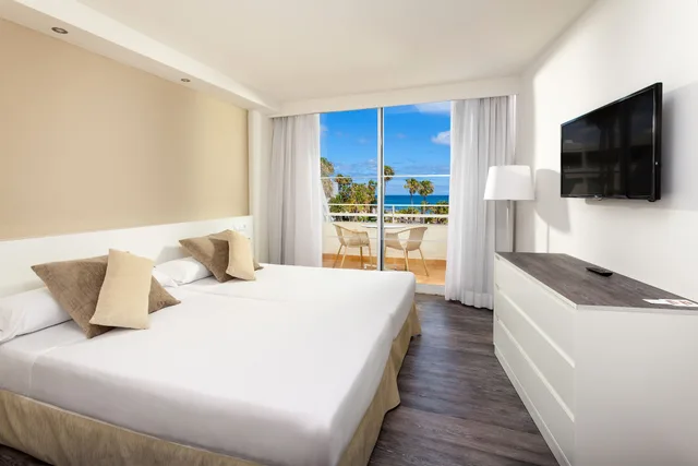 غرفة عائلية بسريرين منفصلين بإطلالة على البحر مع أريكة، Sol Lanzarote 4/10