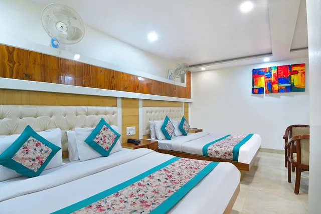 غرفة ديلوكس رباعية بسريرين كينج، Hotel Glow Inn 5/10