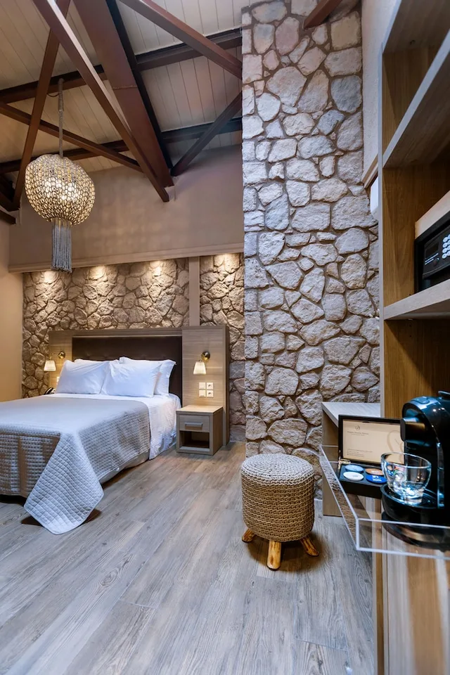 Cozy, Queen Bed, No Window، Athens Manor Houses 5/5