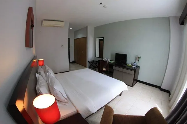 غرفة ديلوكس بسرير كينج، Grand Mutiara (Formerly Oak Tree Bontang) 2/2
