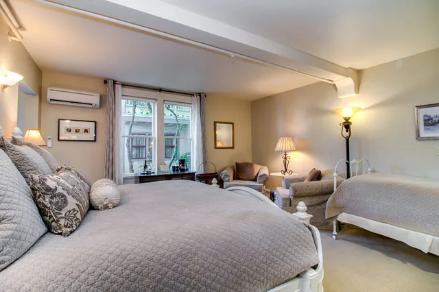 Room, King Bed, Winchester Inn 3/3
