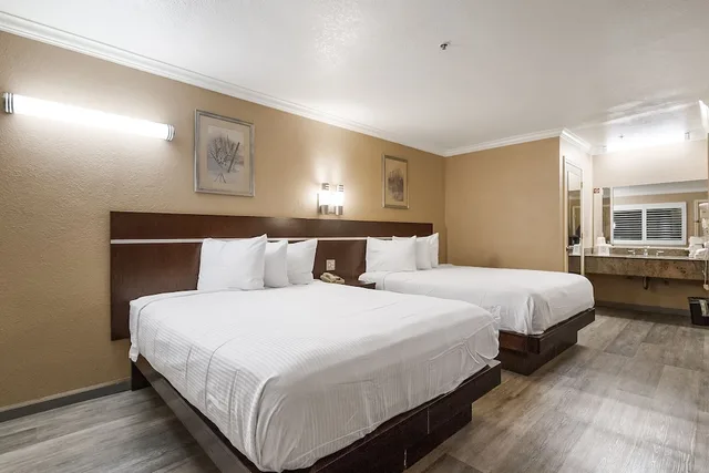 غرفة قياسية بسريرين كوين، Country Inn Sonora 2/9