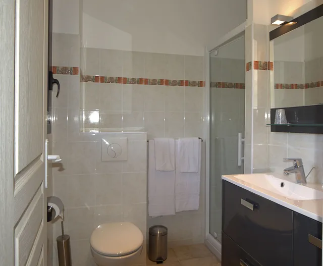 غرفة بسرير كوين، HOTEL DES DEUX SORRU 3/4
