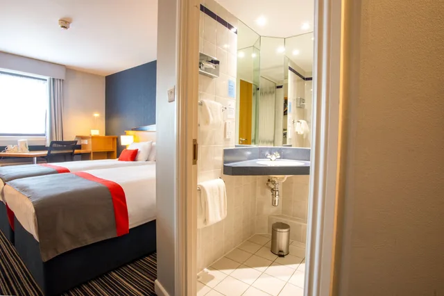 غرفة قياسية بسريرين منفصلين، Holiday Inn Express Perth 8/8