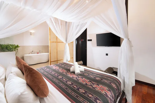 Pool, Loft, Premier, Villa, Queen Bed، 18 Suite Villa Loft Kuta 2/4