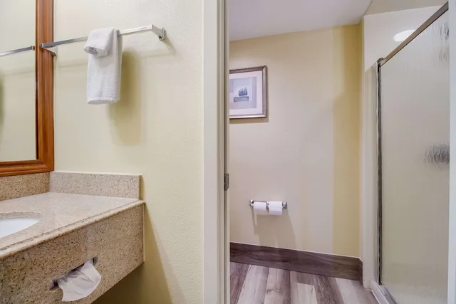 غرفة قياسية بسرير كوين، Quality Inn Baytown - Houston East 4/4