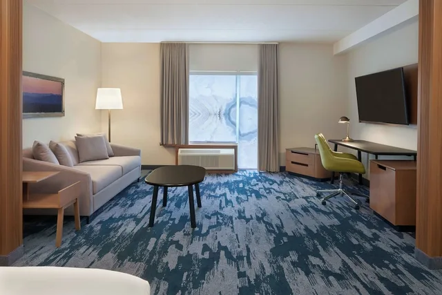جناح بسرير كينج مع أريكة لذوي الإعاقة، Fairfield Inn & Suites by Marriott Orillia 3/6