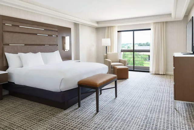 Suite, King Bed, Parlor, Sofa, High Floor, Doubletree Hotel Colorado Springs - World Arena Co 1/2
