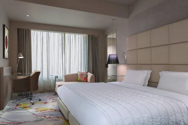 غرفة تنفيذية بسرير كينج مع دخول الصالة، Le Meridien Gurgaon 1/6