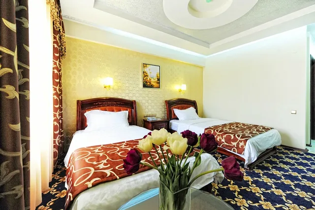 غرفة قياسية بسريرين منفصلين، Cron Palace kosher Tbilisi Hotel 3/3