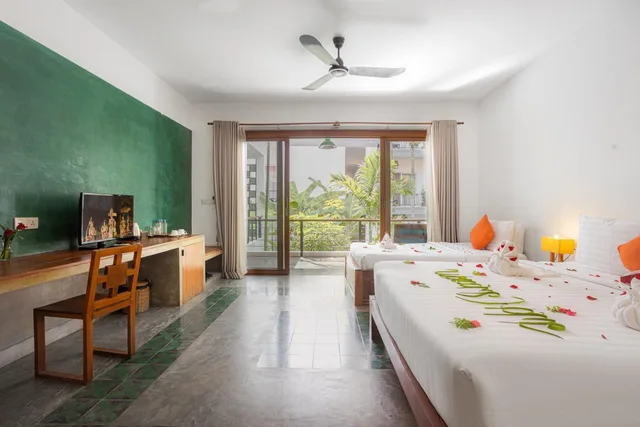 غرفة ديلوكس عائلية بسرير كينج وسرير فردي بشرفة، Sakaban Residence 2/3
