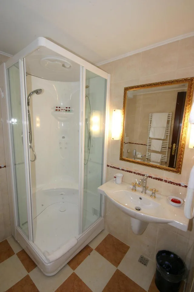 جناح بإطلالة على النهر، Hotel Leopold I 1/1