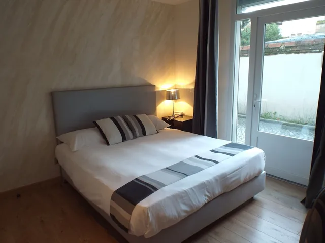 غرفة بسرير مزدوج لذوي الإعاقة، HOTEL SAINT MARTIN 1/10
