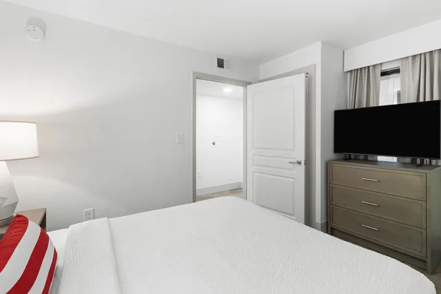 3 Bedrooms, Mariner, Condo, Deluxe, King Bed, 3 Queen Beds, Ocean Front, Sofa، Compass Cove Resort 7/10