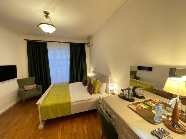 غرفة كلاسيكية ثلاثية بسرير كينج مع أريكة، Sands Of The Time Apart Hotel 6/10