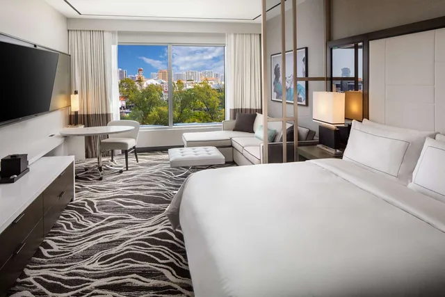 غرفة تنفيذية بسرير كينج لذوي الإعاقة، Hilton Aventura Miami 1/4