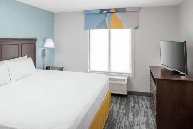 غرفة بسرير كينج لذوي الإعاقة، Hampton Inn Suites Miami Doral Dolphin Mall 2/4