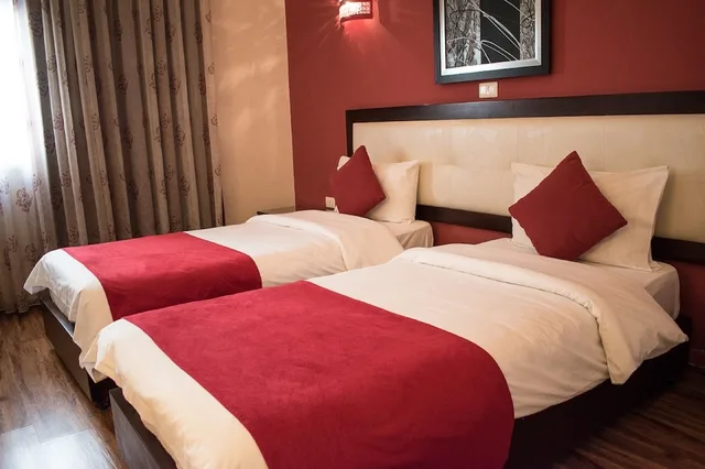 غرفة قياسية بسريرين منفصلين، Al Murjan Palace Hotel, Jounieh 5/10