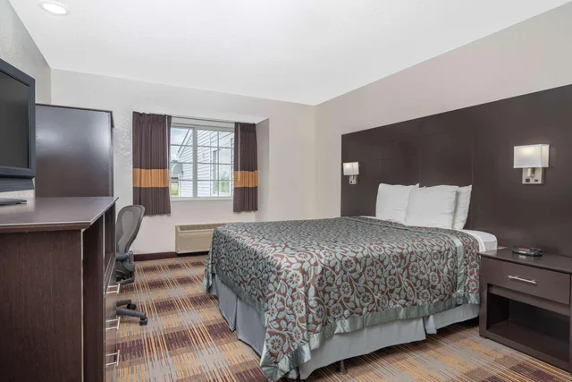 غرفة بسرير كوين، Days Inn By Wyndham Faribault 1/2